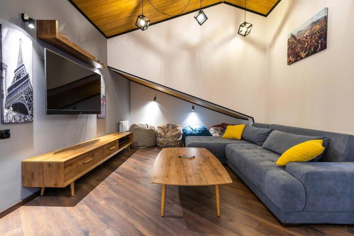 3Br Apt W Huge Terrace & Magnificent Views Tbilisi Exterior foto