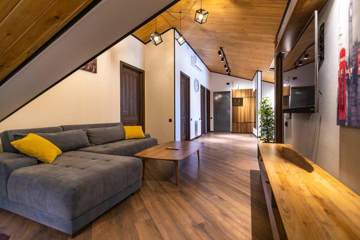 3Br Apt W Huge Terrace & Magnificent Views Tbilisi Exterior foto