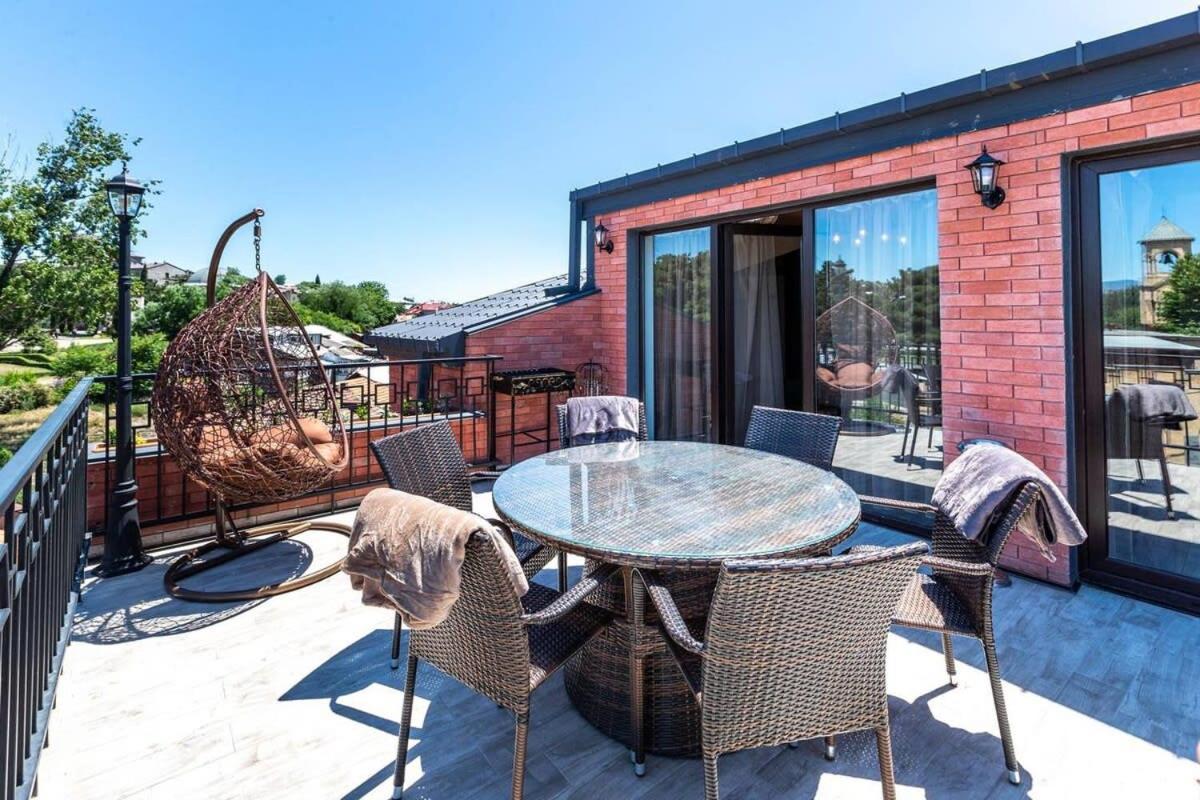 3Br Apt W Huge Terrace & Magnificent Views Tbilisi Exterior foto