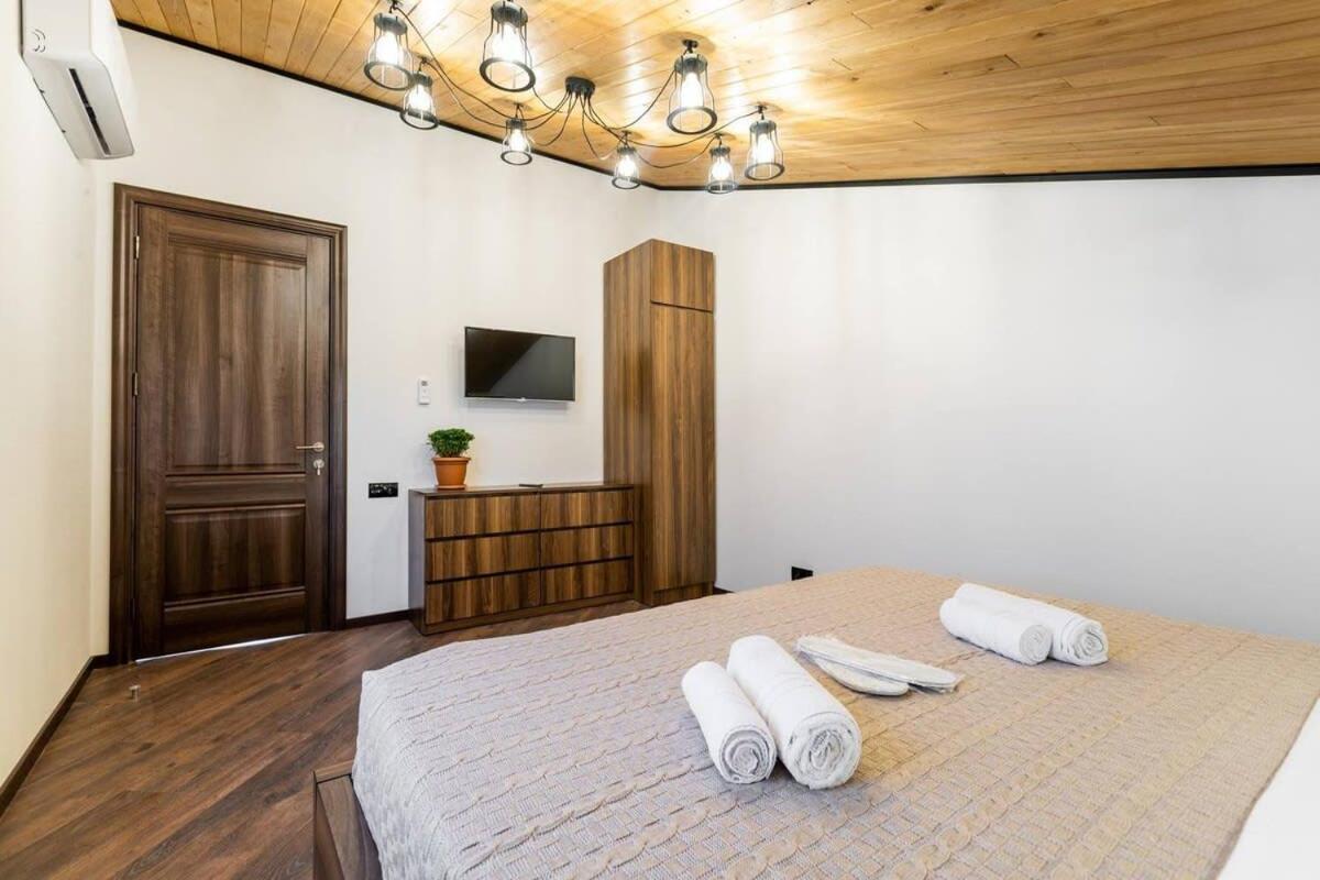 3Br Apt W Huge Terrace & Magnificent Views Tbilisi Exterior foto