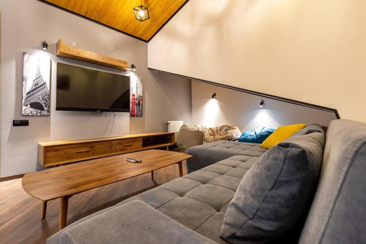3Br Apt W Huge Terrace & Magnificent Views Tbilisi Exterior foto