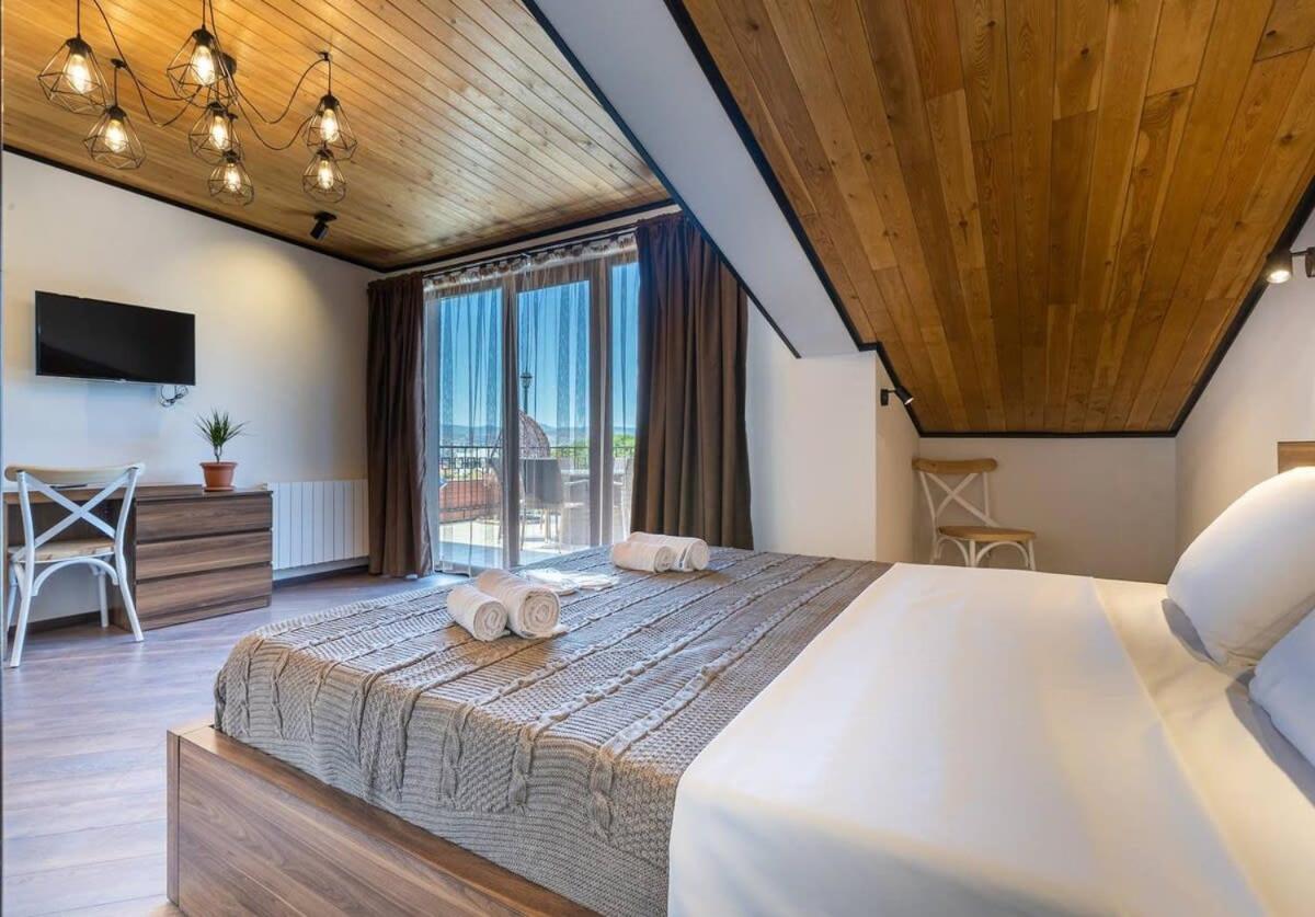 3Br Apt W Huge Terrace & Magnificent Views Tbilisi Exterior foto
